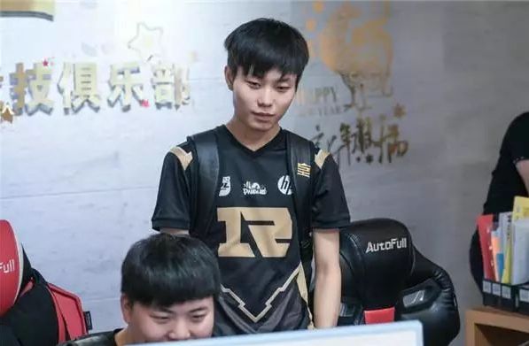 球员之间 球员之间