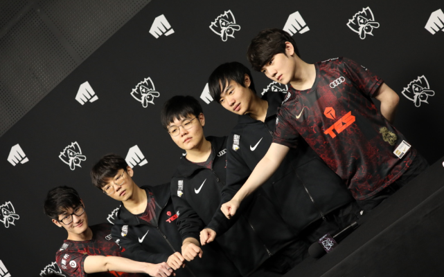 民们对明年 民们对明年