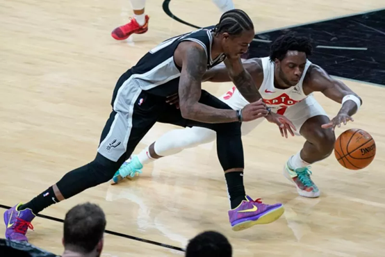 一个抬手的 一个抬手的